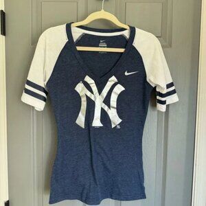 Nike NY Yankees Tee - Small